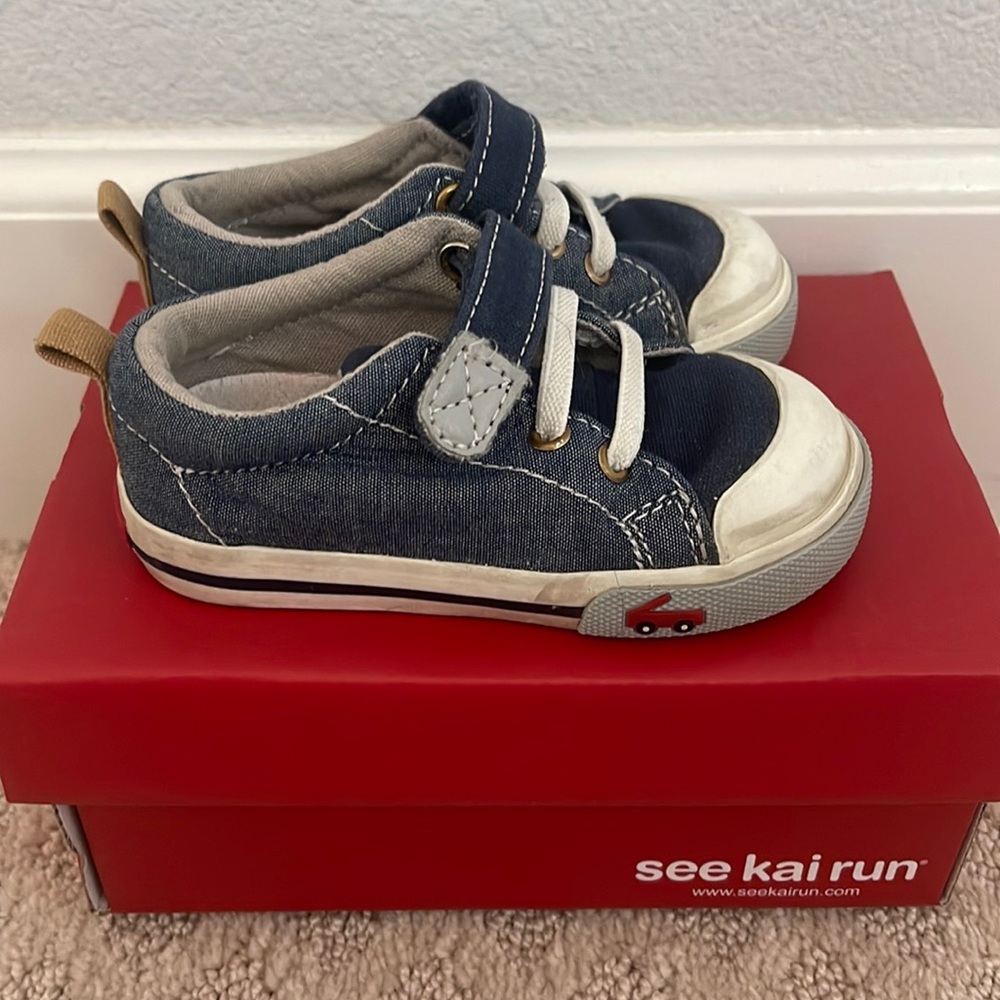 See Kai Run “Stevie II” toddler sneaker. Chambray. Size 6.